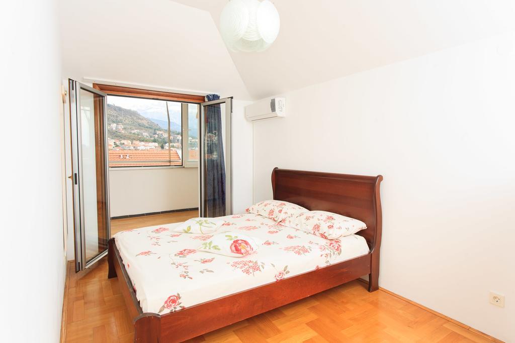 Apartment Dv Magnolia Tivat Exterior photo